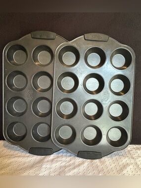 Set Of 2 Duff Goldman By Gardner Studios Non Stick Muffin Pans